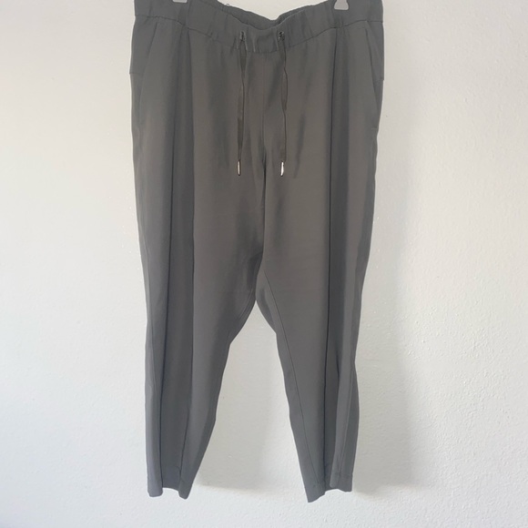 Lululemon On the Fly Pants - Picture 2 of 6